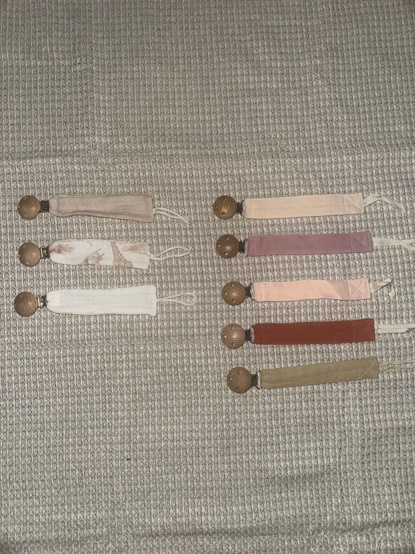 Attache tétine tissus